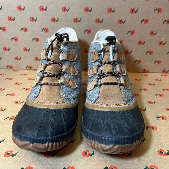 Sorel Out 'N About Plus Felt Boots Tan Gray Women’s 7 - Picture 3 of 11